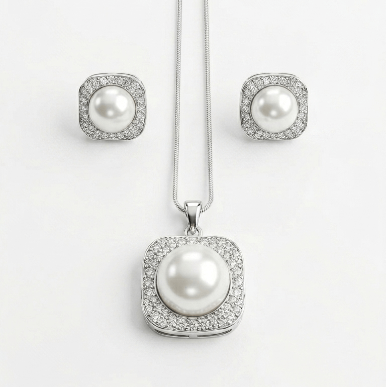 Glam Pearl Necklace