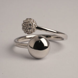 Shimmer ball ring