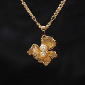 Pearls Petal Pendant